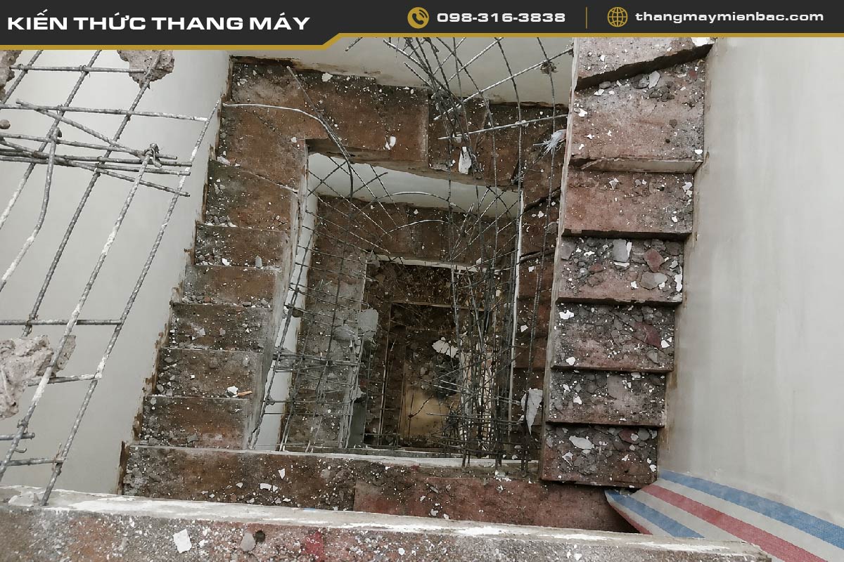 Lắp thang máy giữa cầu thang có nên không? Chi phí và lưu ý
